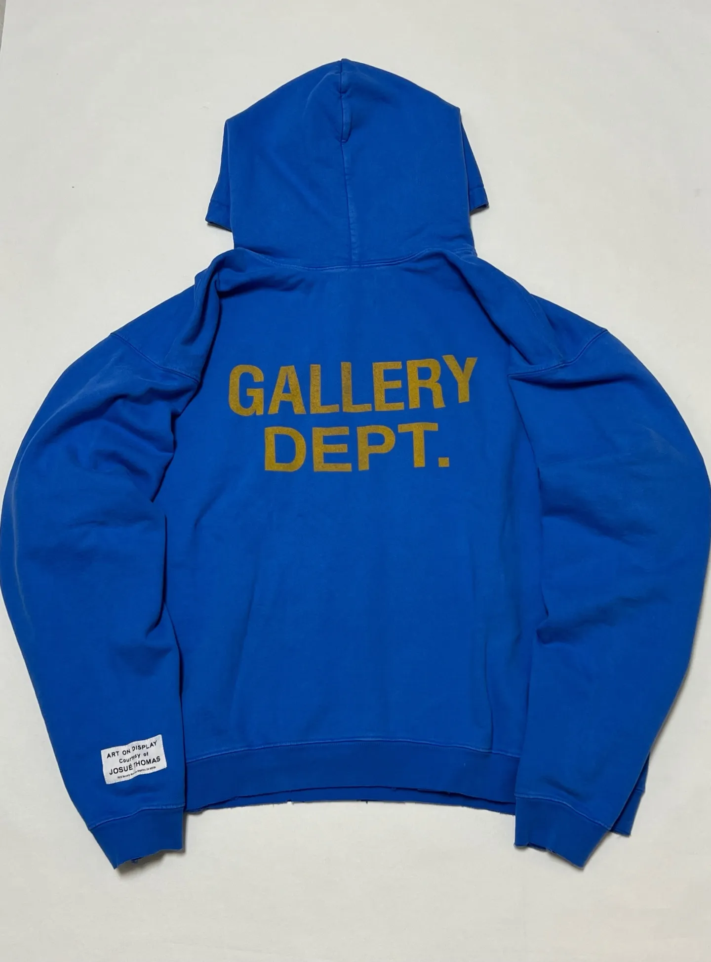 GALLERY DEPT. 90'S GD LOGO HOODIE/BLU 90's retro destroyed royal blue English hoodie Royal Blue S-XL Needs custom weaving and dyeing 500g high weight sweatshirt fabric Light fleece treatment on the inside Overall wide and comfortable Loose version Trendy and fashionable Same as the original version Washed and distressed printing Original consistent hang tag With G LOGO hanging beads/yellow triangle warning sign
